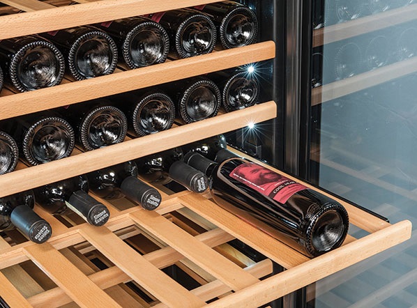 Vinskap<br>Temperatur +5°C / +18°C<br>CW40